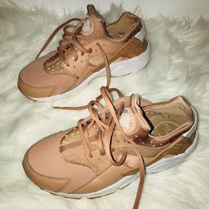 Nike Air Huarache Women’s Sneakers